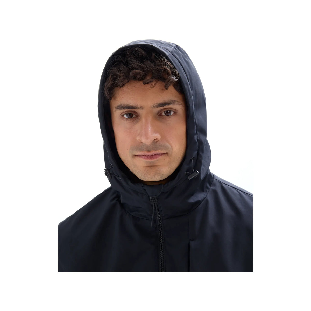 سترة بغطاء للرأس