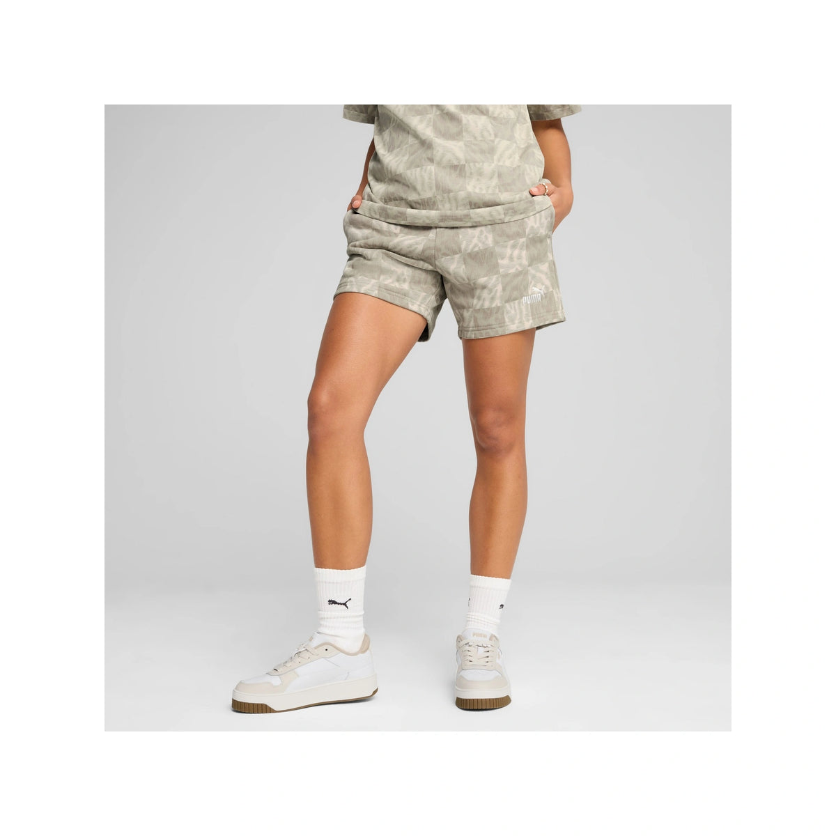 ESS GRAPHIC Mid-Rise 5" Shorts Women