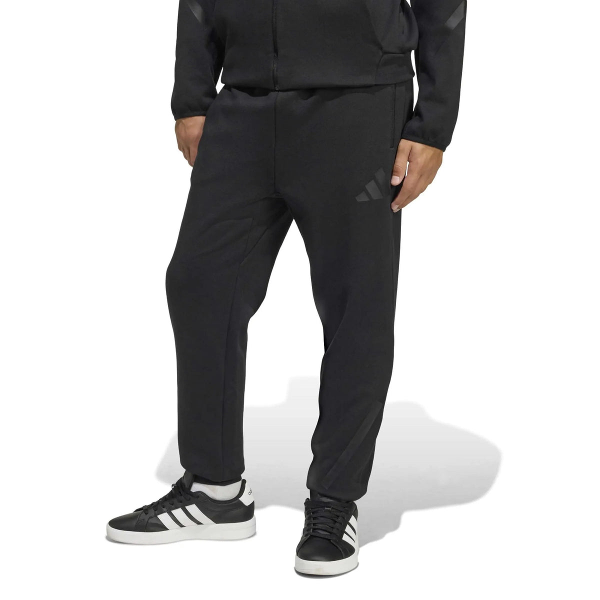 بنطال رياضي بقصة مدببة من مجموعة adidas Z.N.E.