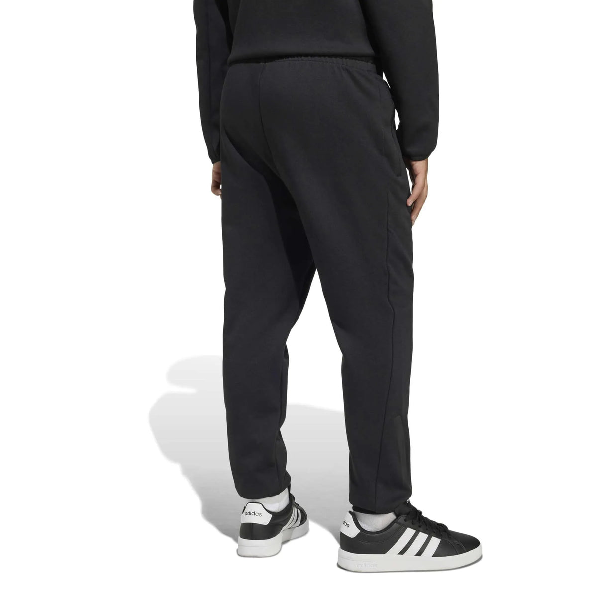 بنطال رياضي بقصة مدببة من مجموعة adidas Z.N.E.