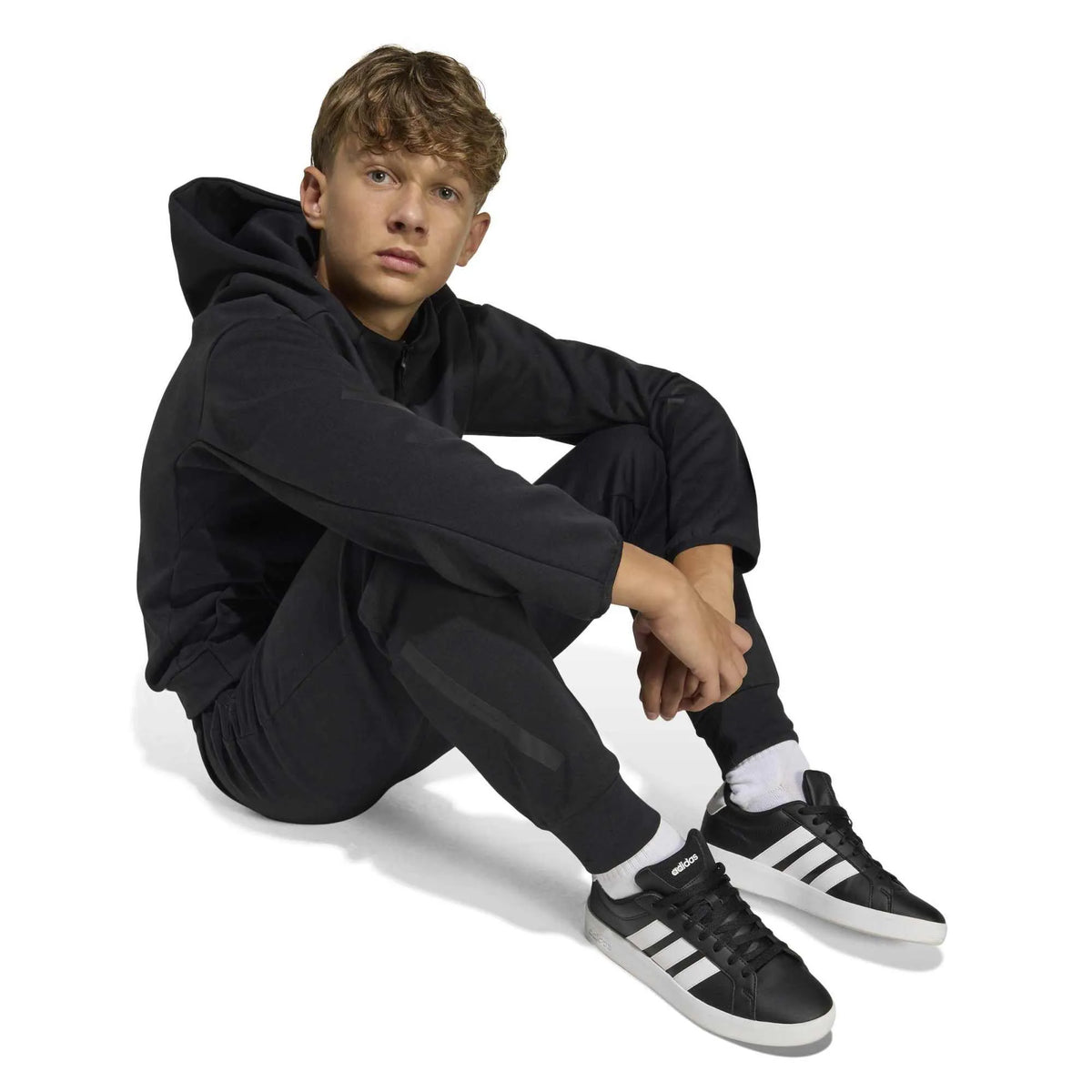 بنطال رياضي بقصة مدببة من مجموعة adidas Z.N.E.