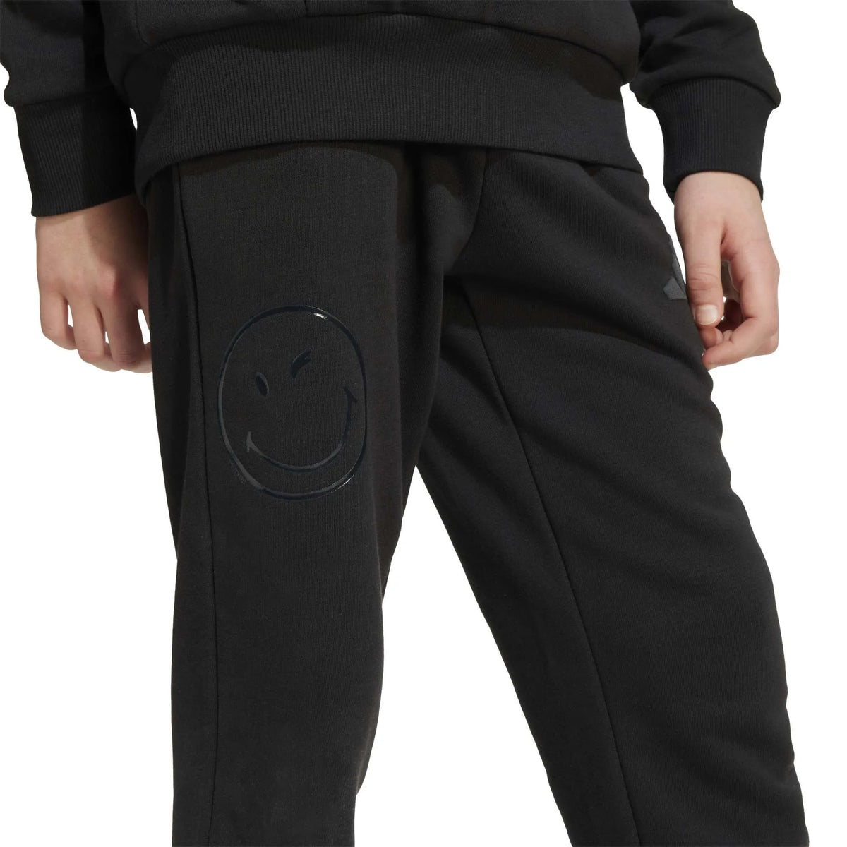 بناطيل رياضية للأطفال من adidas X Smileyworld