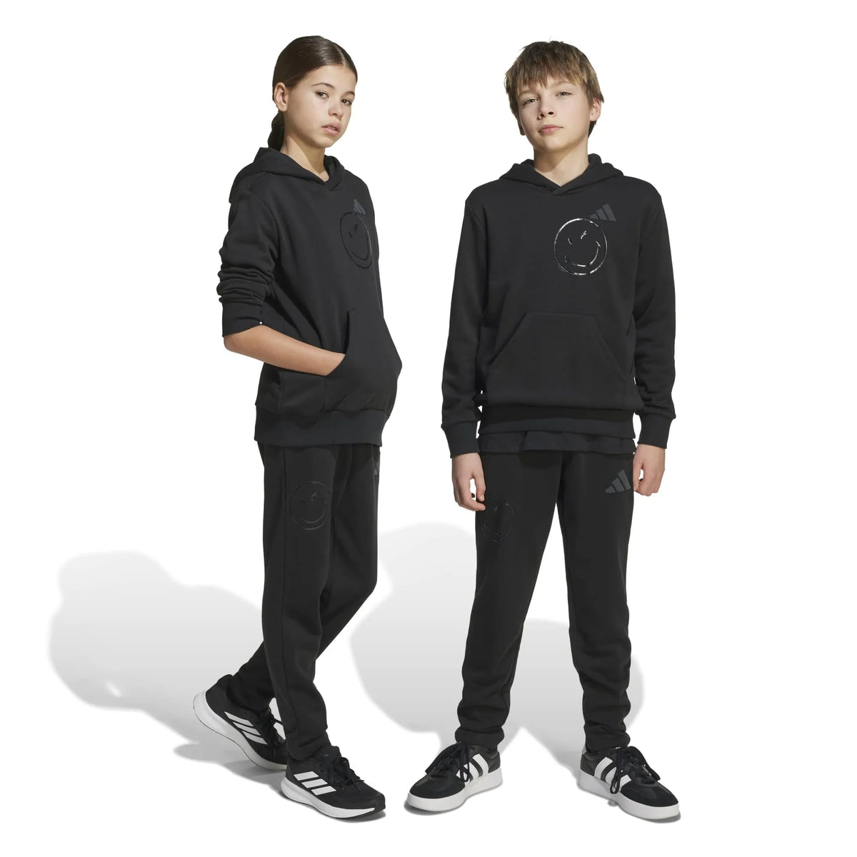 بناطيل رياضية للأطفال من adidas X Smileyworld
