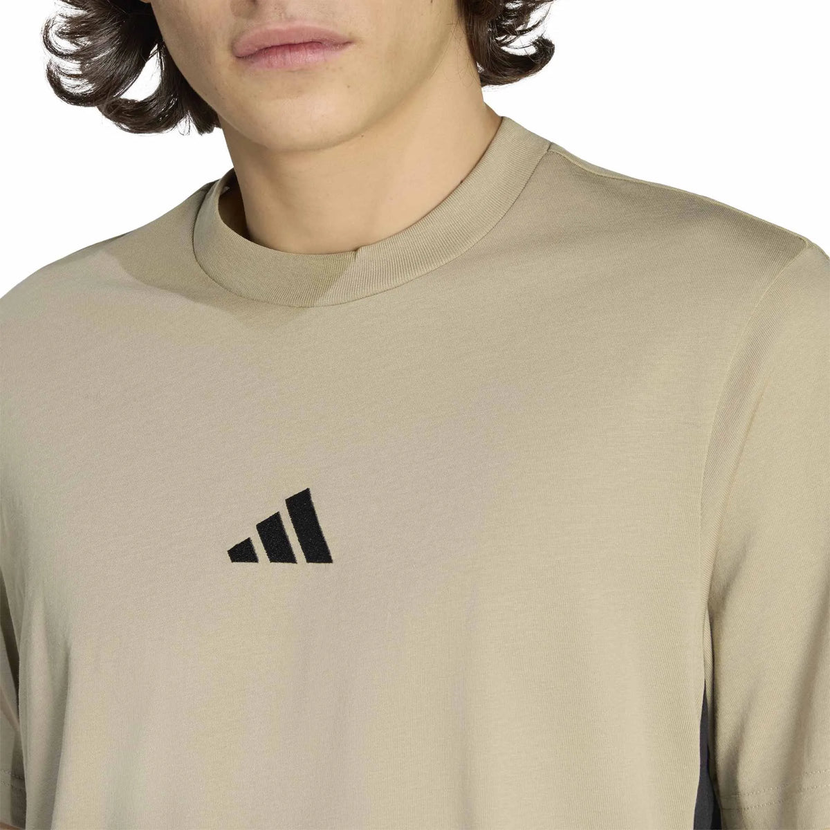 تيشيرت Essentials 3-Stripes من قماش الجيرسي المفرد