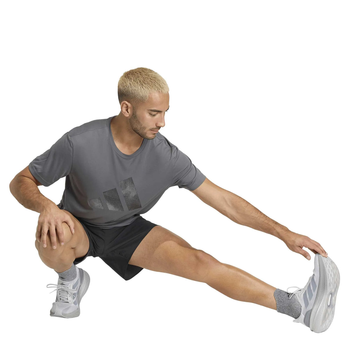 قميص adi365 Running Essentials بشعار العلامة التجارية