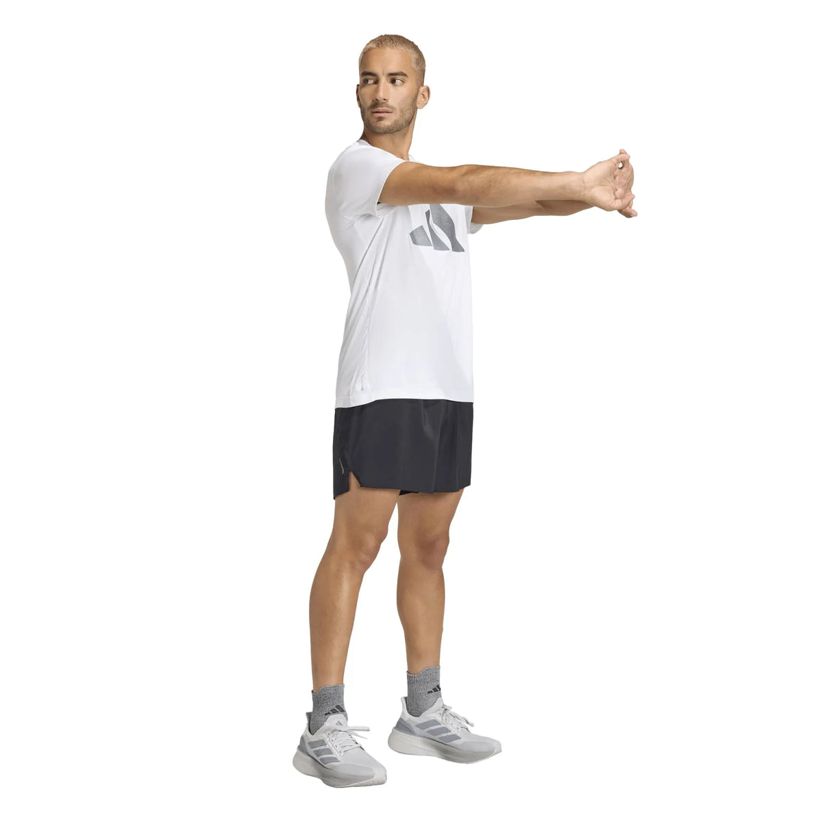 قميص adi365 Running Essentials بشعار العلامة التجارية
