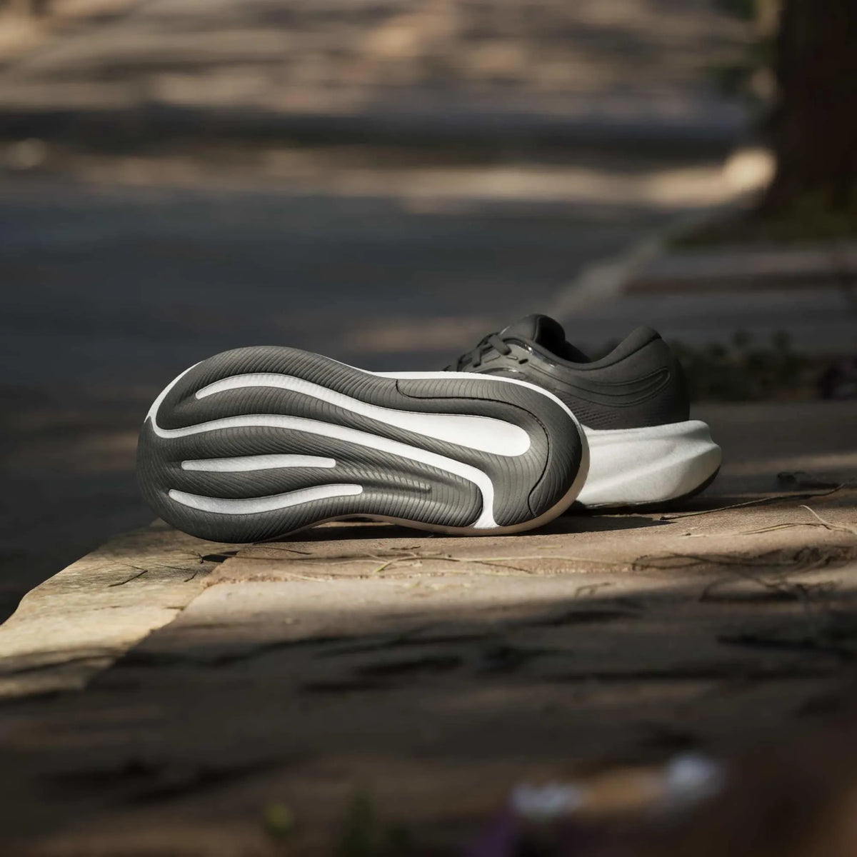 RESPONSE 2 RUNNING SHOES